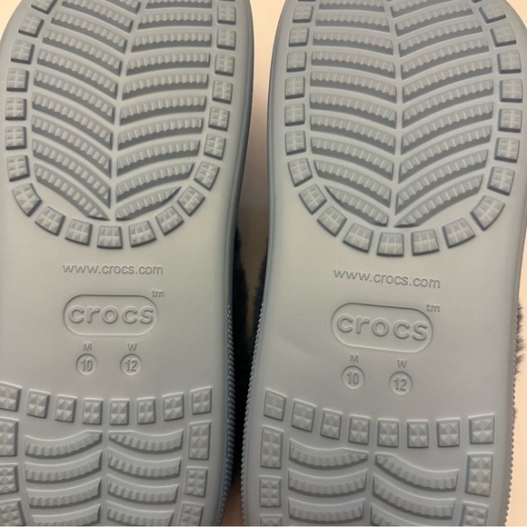 CROCS Furever Crush Clogs. - Picture 8 of 10
